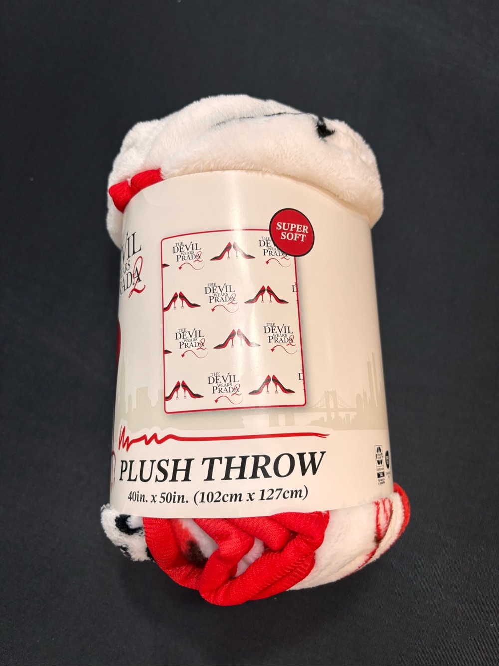 The Devil Wears Prada Plush Throw - NWT - Picture 5 of 5